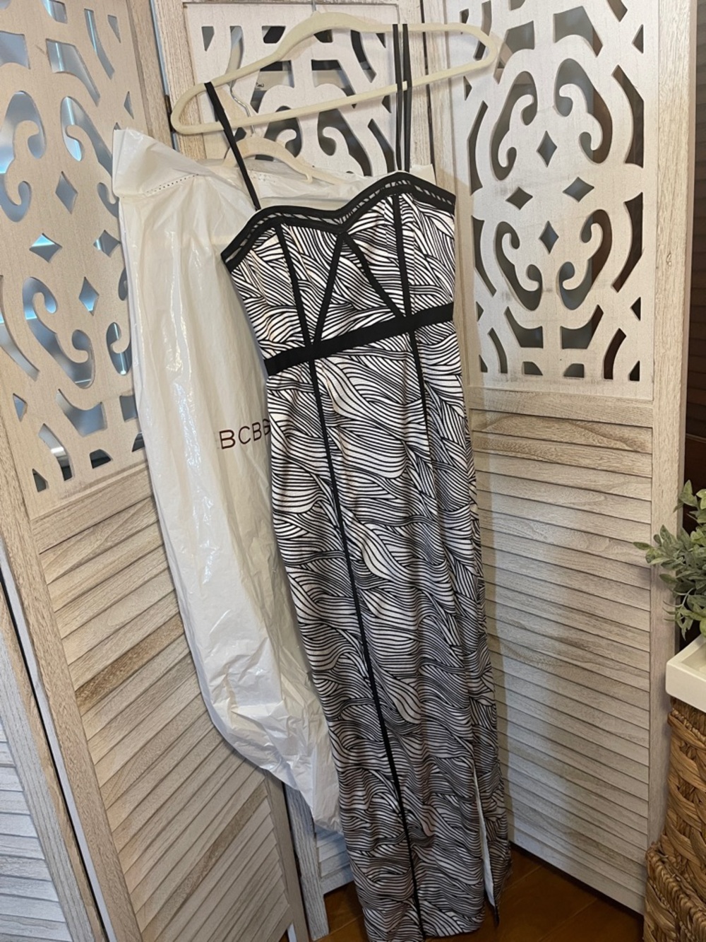BCBGMaxAzria Black & White Wave-Print Strapless Gown